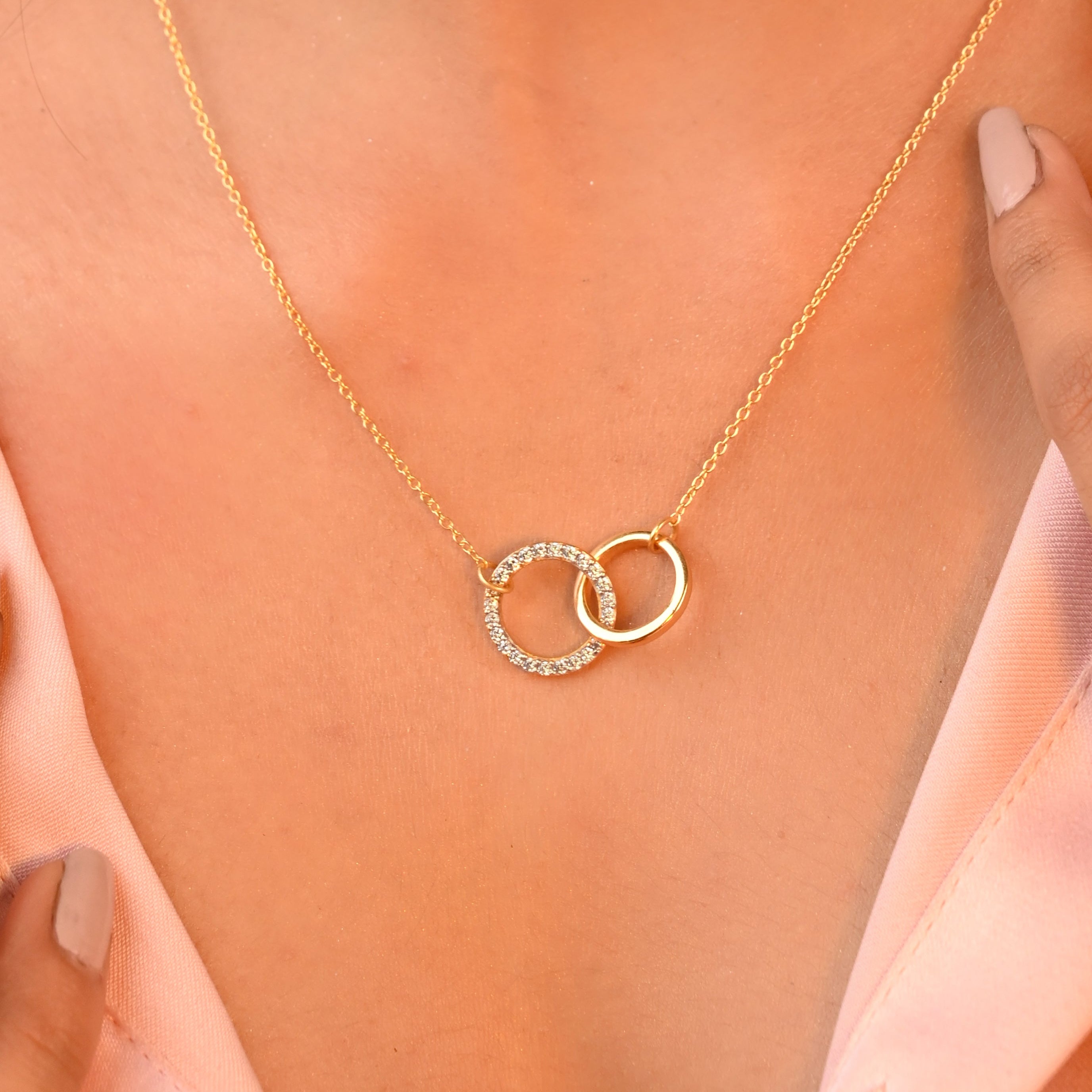 Intertwined Loop Pendant Set